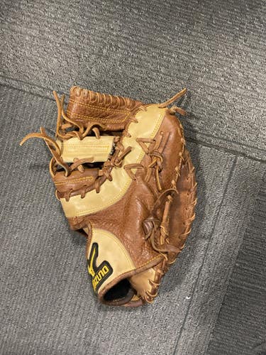 Used Mizuno SOFT CLASSIC PRO BB/SB First Base RH Throw Brown 12 1/2" 11614-S000228068