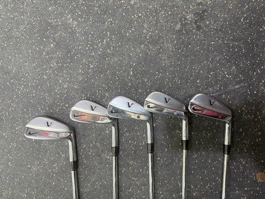 Used Nike VICTORY RED TIGER WOODS Mens Iron Set RH 5I-9I 11605-S000211731