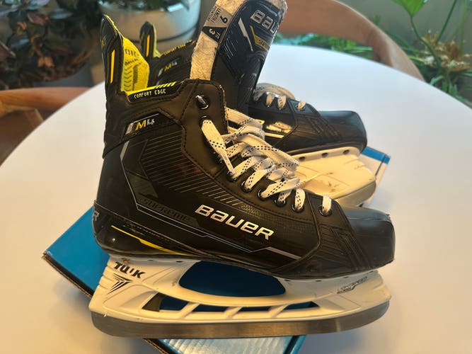 2022 Bauer Supreme M4 Hockey Skates 9 (Used)