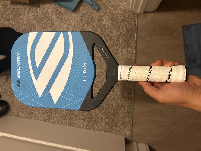 Selkirk luxx Pickleball Paddle (New)