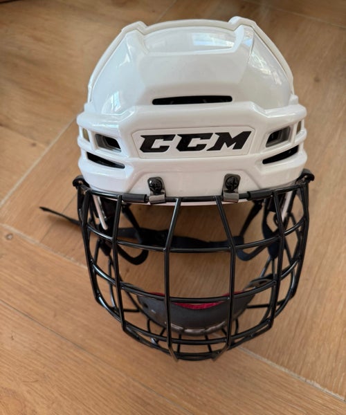 Medium CCM Tacks 910 Helmet Pro Stock (Used)