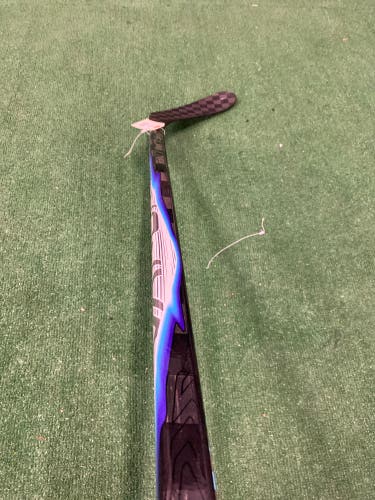 Senior Bauer Vapor FlyLite Hockey Stick Right Handed P28 70 Flex (New)