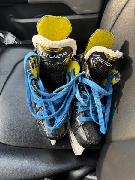 Used Junior Bauer Supreme 3S Hockey Skates Regular Width Size 1
