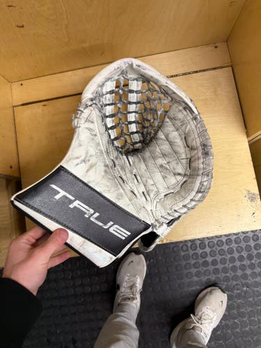 580 L95 True Catalyst PX5 Goalie Glove