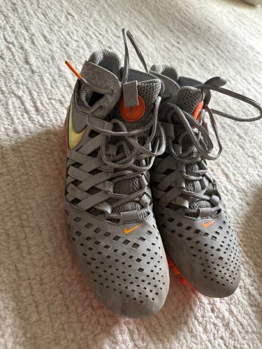 Gray Men's Size M 11.5 (W 12.5) Adult Nike Alpha Menace Mid Top Molded Cleats (Used)