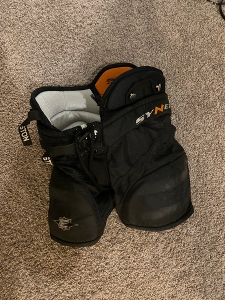 Youth Small Easton Synergy ST4 Hockey Pants (Used)