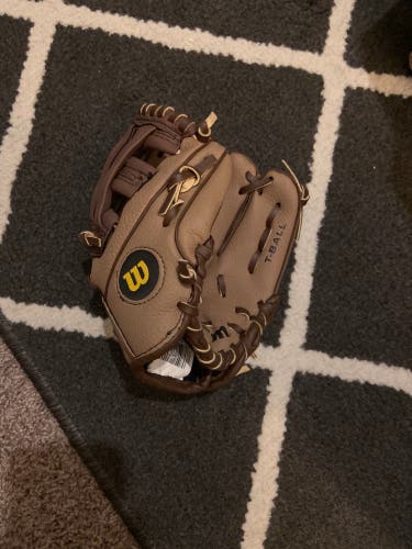 Wilson A200 RH Baseball Glove 9" (Used)