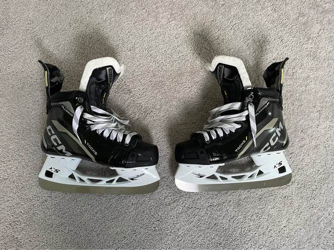 2022 CCM Classic SE Hockey Skates Regular Width 6 (Used)