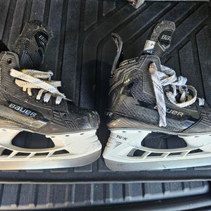 Bauer Supreme Matrix Hockey Skates Size 4 (Used)