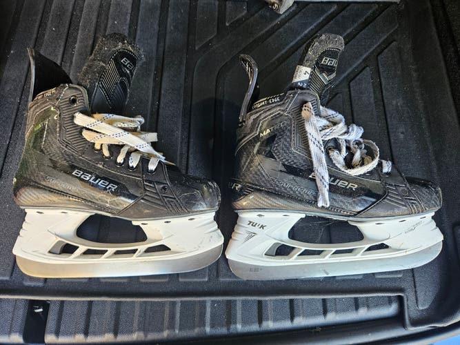 Bauer Supreme Matrix Hockey Skates Size 4 (Used)