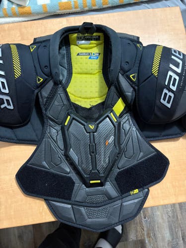 Large Senior Bauer Supreme Mach Shoulder Pads (Used)