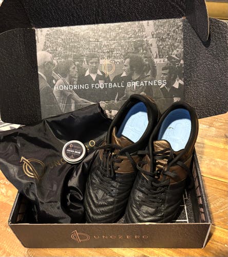 Black Men's Size M 10.0 (W 11.0) Turf Cleats Cleats (Used)