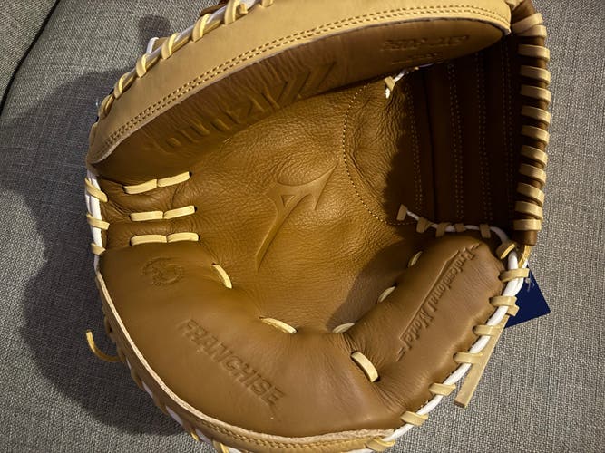 Mizuno Franchise RH Catcher's Baseball Glove 33.5" (New)