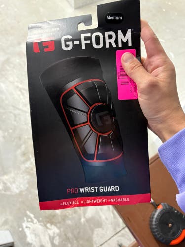 Accessory (New)g form baseball softball pro wrist guard medium