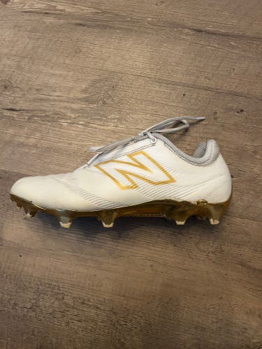 White Unisex Size M 7.0 (W 8.0) Adult New Balance Burn X4 Low Top Molded Cleats (Used)