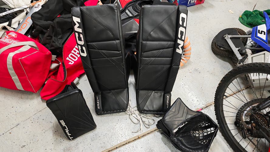 32 CCM EFLEX 6.9 LEG PADS with TRUE 7X3 Regular Goalie Full Set (Used)