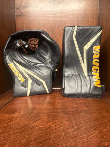 NHL Winter Classic game used Vaughn SLR3 Pro Carbon Regular Pro Stock (Used)