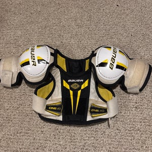 Small Youth Bauer Supreme One 40 Shoulder Pads (Used)