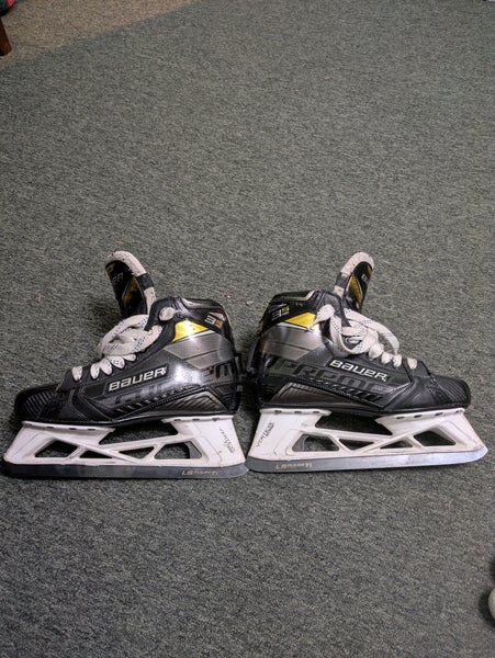 Size 8 bauer 3S pro goalie skates (no blades). Fit 2