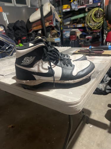 Men's Size M 10.0 (W 11.0) Air Jordan Mid Top Molded Cleats (Used)