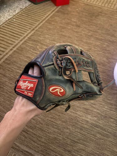 Rawlings R9 RH Baseball Glove 11" (Used)