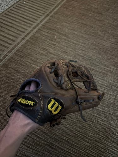 Wilson A800 RH Baseball Glove 11.5" (Used)