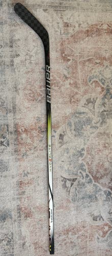Intermediate Bauer Vapor Hyperlite 2 Left Hand Hockey Stick P88 55 Flex (Used)