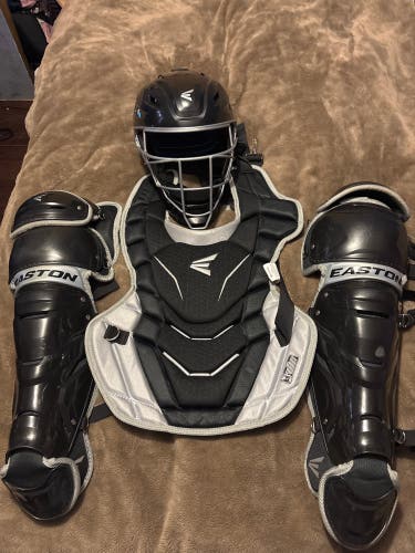 Black Easton Gametime Catcher's Set (Used)
