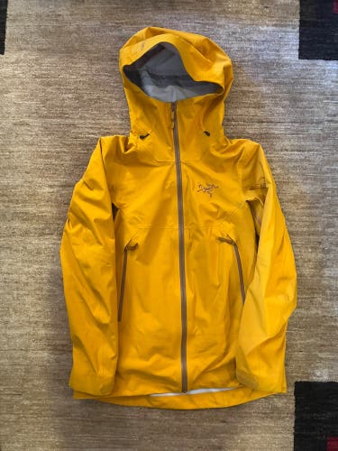 Arcterix Women's shell. Size Sma