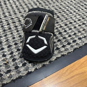Black Junior EvoShield Elbow Guard Elbow Protection (Used)