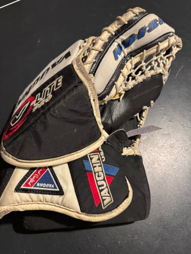 Vaughn V lite pro goalie glove