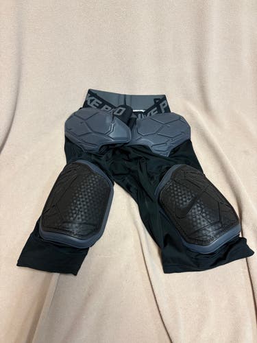 XL Adult Nike Hyper pro (Used)