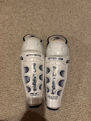 Junior Easton Synergy 100 11" Shin Pads (Used)