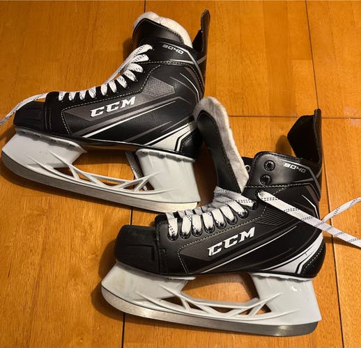 Like New CCM Tacks 9040 Hockey Skates Size 8