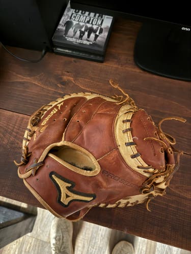 Mizuno Pro Select RH Catcher's Baseball Glove 33.5" (Used)