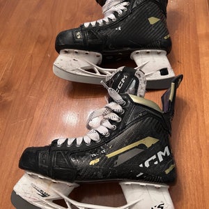 2022 CCM AS-V Pro Hockey Skates Regular Width Pro Stock 6.5 (Used)
