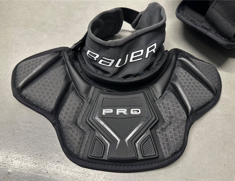 Bauer Pro Kevlar Goalie Neck Guard- Jr (Small/Medium)