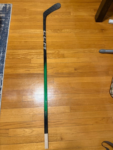 Senior CCM JetSpeed FT8 Pro Right Handed Hockey Stick P28 75 Flex Pro Stock (Used)