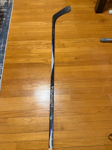 Senior Bauer Vapor FlyLite Right Handed Hockey Stick P28 77 Flex Pro Stock (Used)
