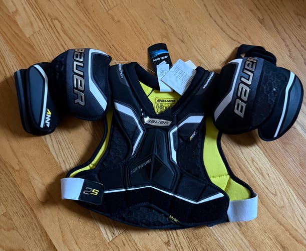 Medium Senior Bauer Supreme 2S Shoulder Pads (New)