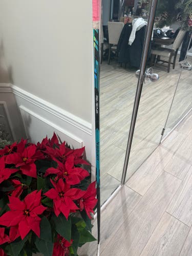 Intermediate Bauer Pulse Right Handed Hockey Stick P92 50 Flex (Used)