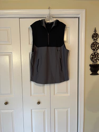 NWOT Men’s Under Armour sleeveless hooded 1/4 zip fitted HeatGear pullover - XL