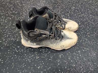 Used Under Armour SPOTLIGHT BB/SB Cleats Black And White Junior 04 11849-S000034938