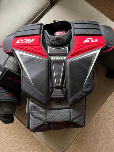 Large/Extra Large CCM Extreme Flex Shield E2.9 Goalie Chest Protector