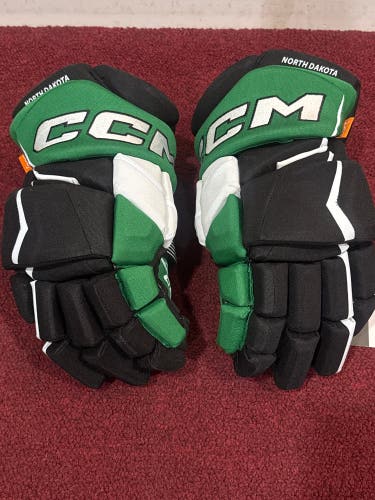 CCM HGPJSPP Gloves 14" Pro Stock (New) Item#14JSS
