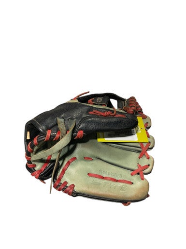 Used Marucci CADDO SERIES BB/SB Glove RH Throw Black And Carolina Blue 11" 11834-S000044424