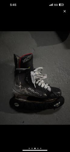 2021 Bauer Vapor Hyperlite Hockey Skates 7.5 (Used)