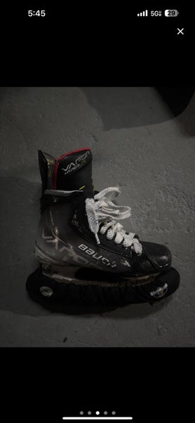 2021 Bauer Vapor Hyperlite Hockey Skates 7.5 (Used)