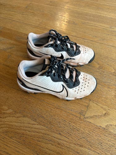 White Kid's 1Y (Big Kids / Youth) Youth Nike Nike alpha huarache elite 4 Low Top Molded Cleats (Used