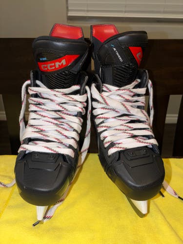 Almost New CCM JetSpeed FT6 Pro Hockey Skates | Intermediate 4 (Wide)